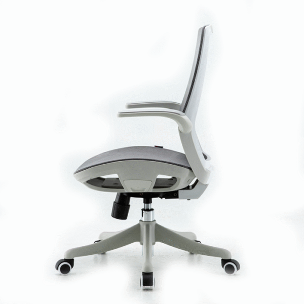 Silla ejecutiva Alëxhia, está viendo a la derecha en su totalidad, es de color blanco con gris