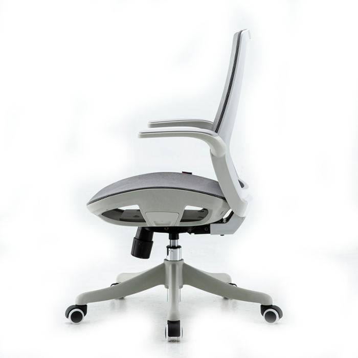 Silla ejecutiva Alëxhia, está viendo a la derecha en su totalidad, es de color blanco con gris