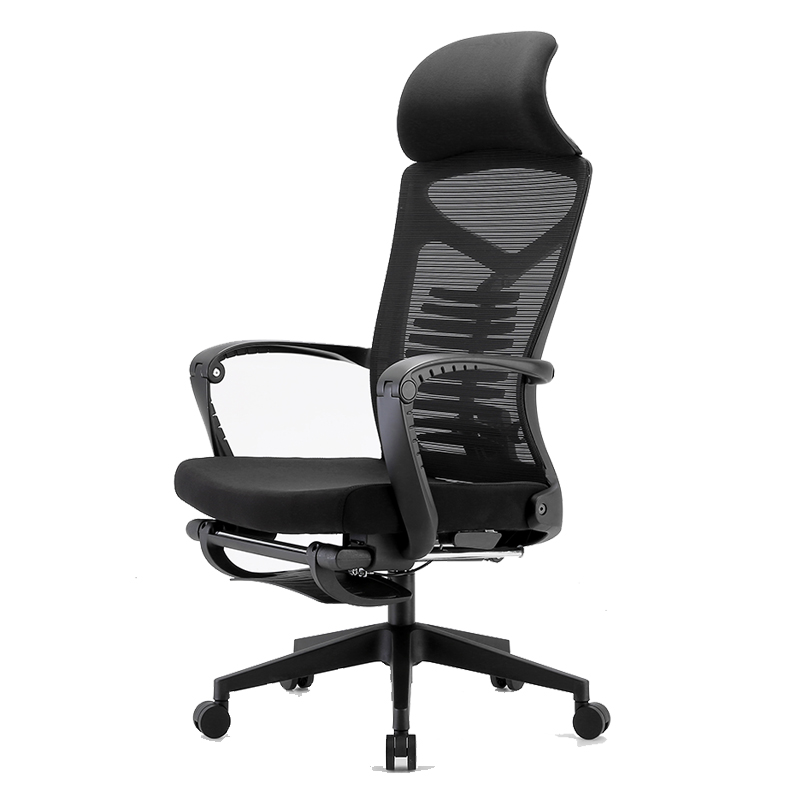 Sillón ejecutivo Emerson con descansapies, está volteando de lado izquierdo, con cabecera y es de color negro