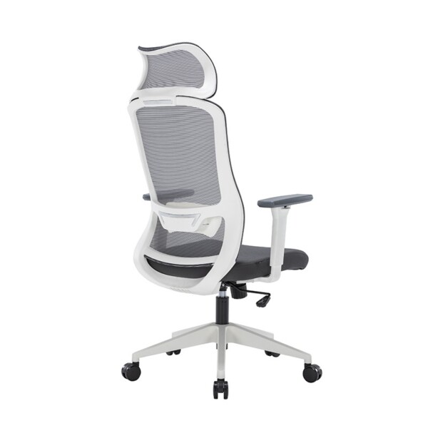 Silla ejecutiva Guilherme blanca, está viendo de lado derecho, casi volteada, con asiento acolchonado