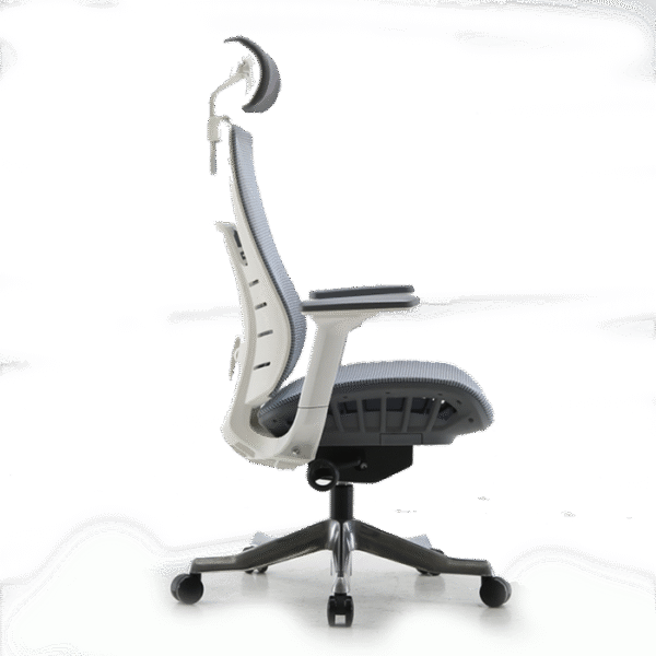 Sillón ejecutivo Pietro, está viendo totalmente a la derecha, es de color gris, con cabecera