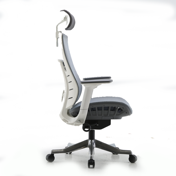Sillón ejecutivo Pietro, está viendo totalmente a la derecha, es de color gris, con cabecera