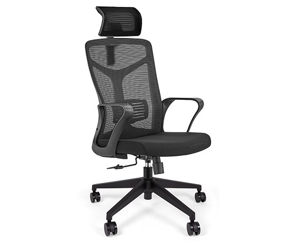 Silla ejecutiva Siena, está volteada del lado izquierdo, está reforzada del respaldo y es de color negro