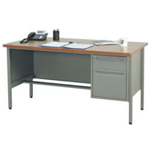 Escritorio metálico 1 pedestal 1.52 color arena, esta el escritorio de lado derecho con papeles sobre la mesa