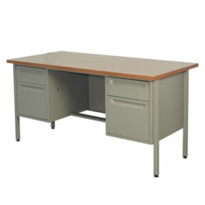 Escritorio metálico 2 pedestales 1.50 color arena, está de lado derecho, son nada sobre la mesa