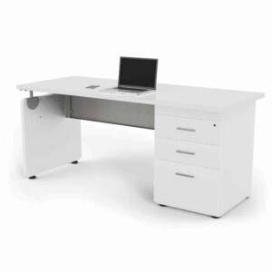 Escritorio 716 con cajonera color blanco, está de lado el escritorio y tiene una computadora encima