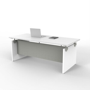 Escritorio 01 color blanco, está volteado de lado derecho, con una libreta y computadora encima