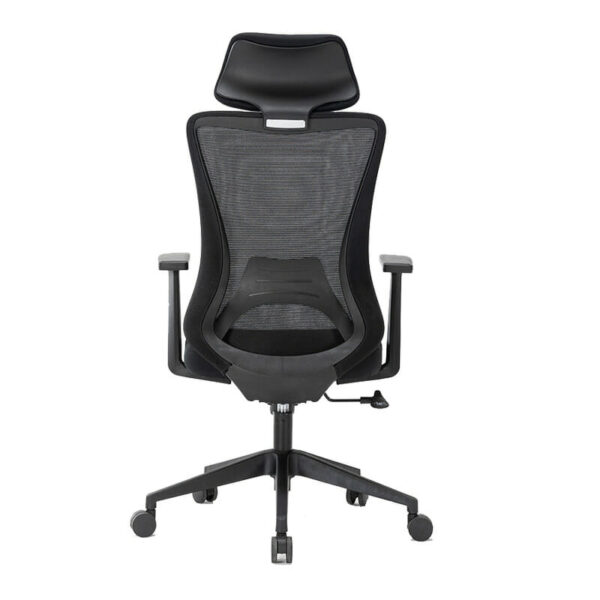 Sillón ejecutivo Day, está volteando en su totalidad, se ve el respaldo, está reforzada, es de color negro