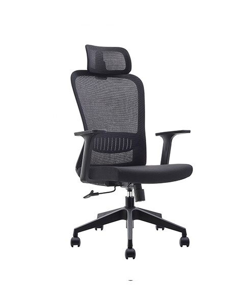 Silla ejecutiva Khami, está volteada del lado izquierdo, es de color negro, tiene soporte en la cabecera acolchonada del asiento
