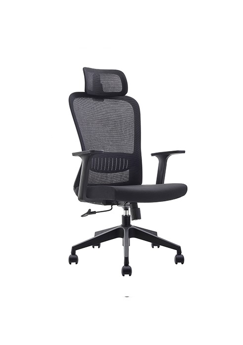 Silla ejecutiva Khami, está volteada del lado izquierdo, es de color negro, tiene soporte en la cabecera acolchonada del asiento