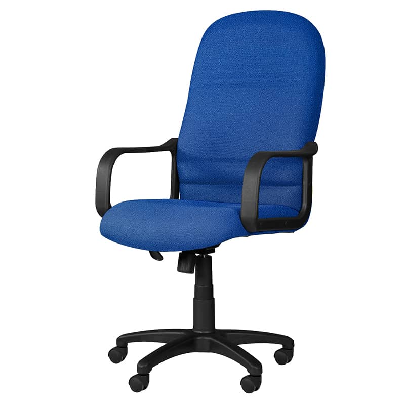 Silla ejecutiva Spazio electrico, está volteada del lado izquierdo, está acolchonada y es de color azul